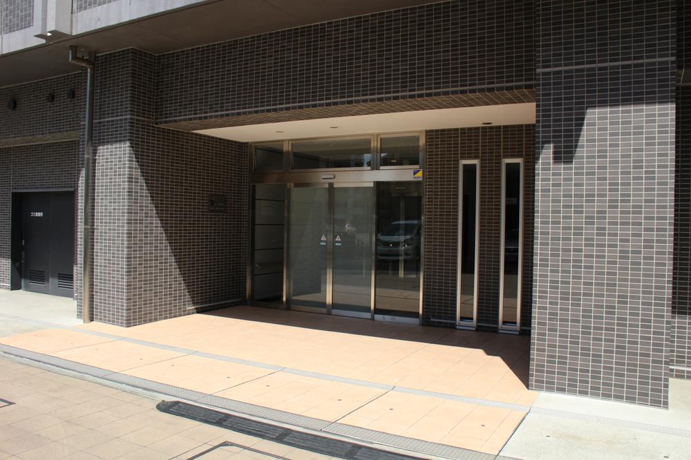 Entrance. Common area (April 2013) Shooting