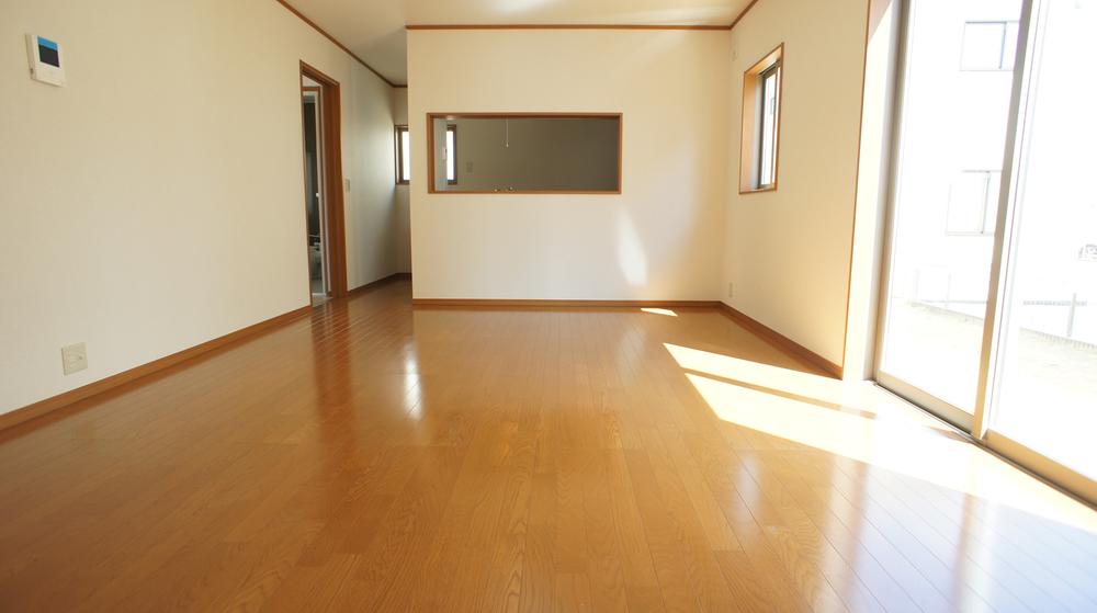 Same specifications photos (living). Same specification example