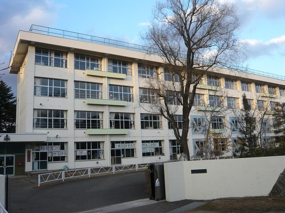 Primary school. Uenosan until elementary school 930m