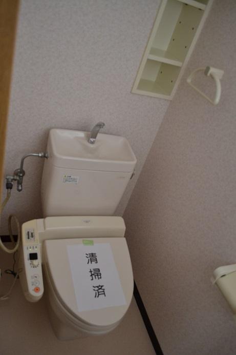 Toilet. Indoor (11 May 2013) Shooting