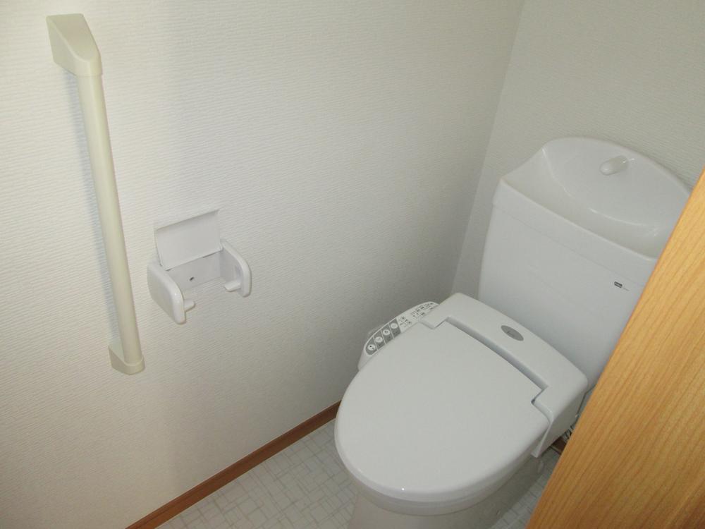 Toilet. 1 ・ The second floor is a toilet hot water cleaning function toilet seat and with a handrail