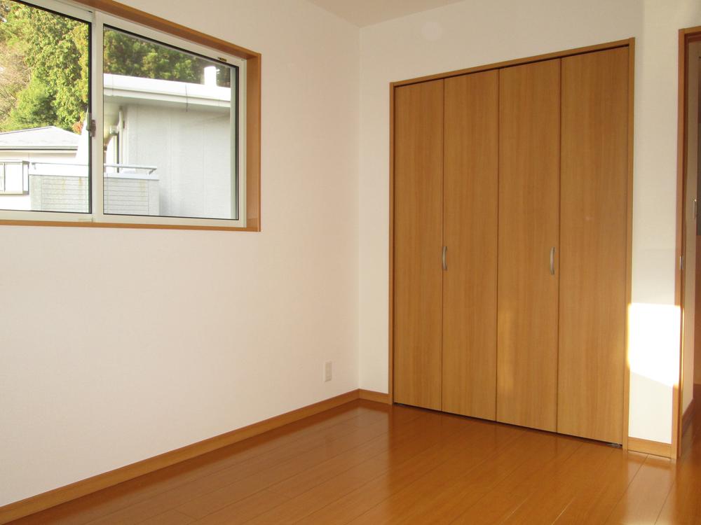 Non-living room. It is with storage of Western-style