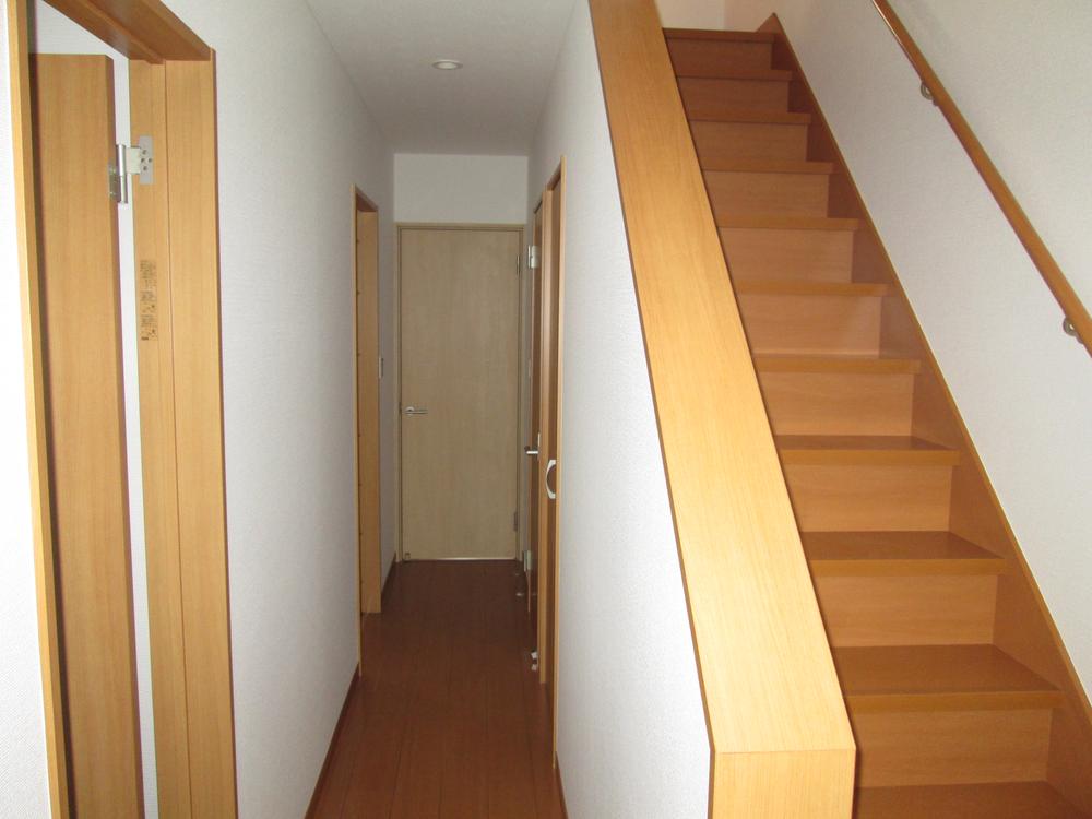Same specifications photos (Other introspection). Good with storage user-friendly in the entrance hall