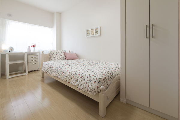 Western-style rooms that can be used as a children's room (2). According to the child's growth, It will be raised to prepare an environment in which firm can concentrate on study (photo 4-point co-C2 type ・ model room)