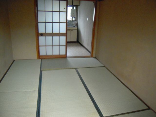 Living and room. It is the room of light full of 6 Pledge.