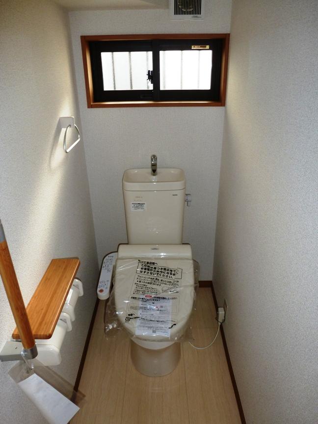 Toilet. Adopted anti-condensation toilet.