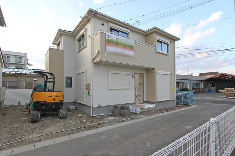 Local photos, including front road. Local (12 May 2013) Shooting