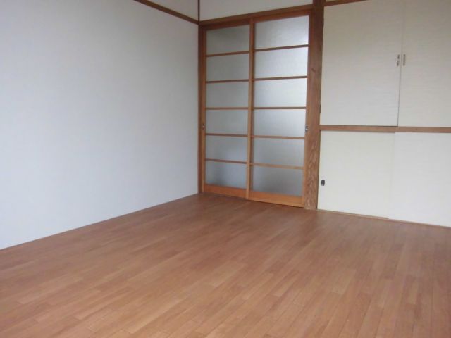 Living and room. It has been changed from the Japanese-style Western-style.