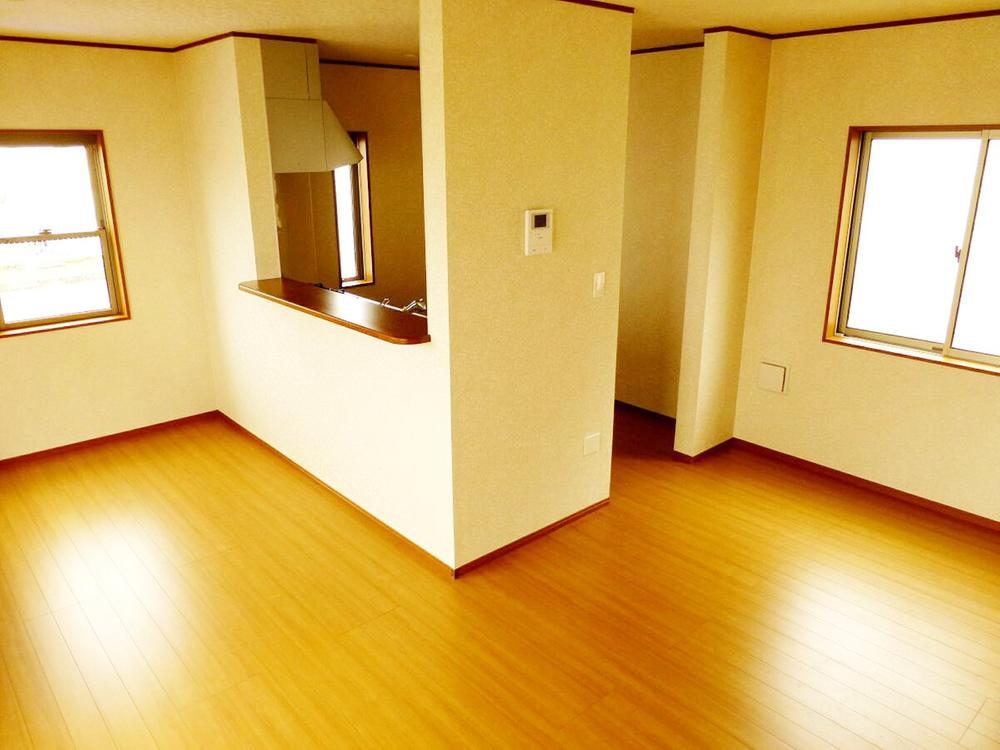 Same specifications photos (living)