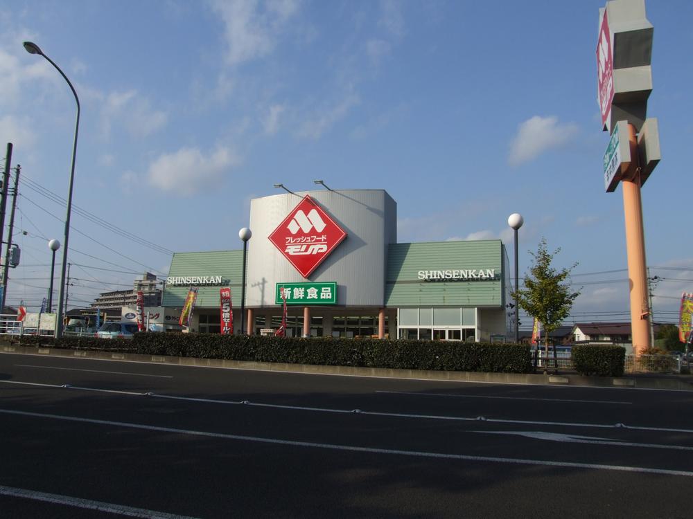 Supermarket. Moriya Okino to the store 560m