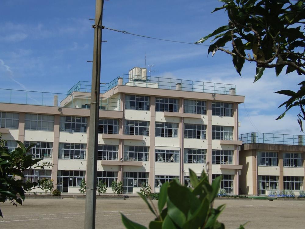 Primary school. Rokugo until elementary school 1900m