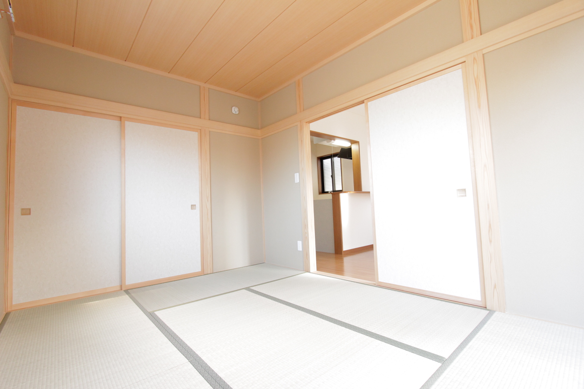 Other room space. South side room ・ Receipt
