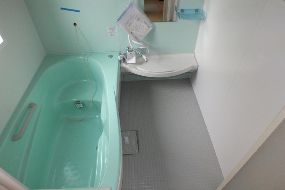 Bathroom. ● same specifications ●