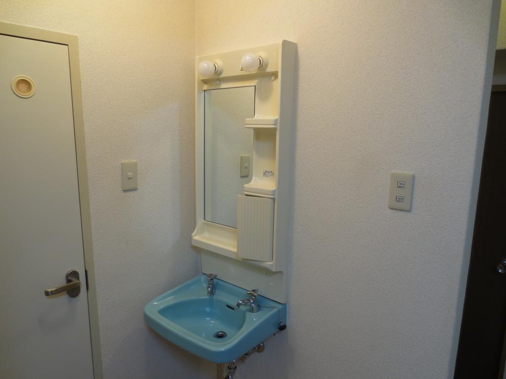 Wash basin, toilet. Wash basin ・ Washroom (December 2013) Shooting