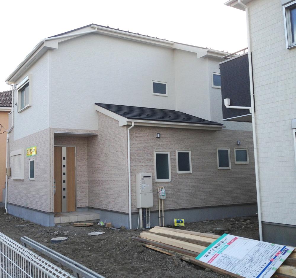 Local photos, including front road. Local (December 9, 2013) Shooting