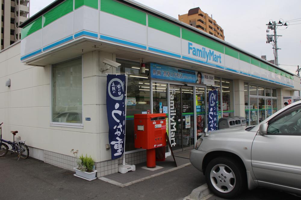 Other. 2 minute walk to the Family Mart Yamato-cho, five-chome (about 100m)