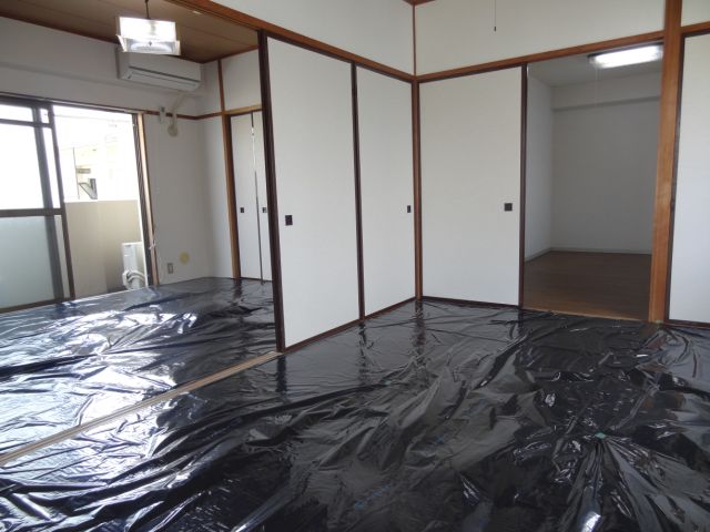 Living and room. It is purr relax tatami rooms.