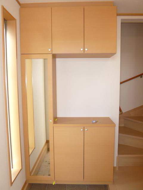 Entrance. ● same specifications ●