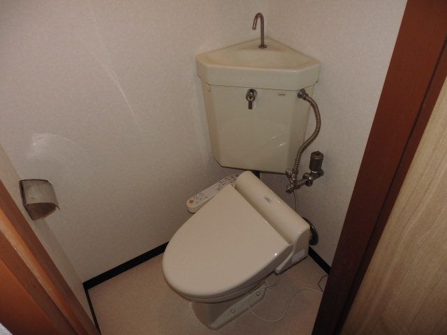 Toilet. Bidet ・ It comes with warm toilet function