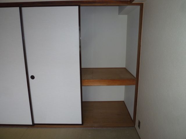 Receipt. Is a Japanese-style room of storage