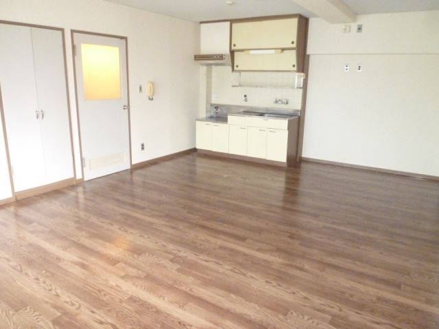 Living and room. LDK is located spacious 15 Pledge