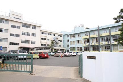 Junior high school. 913m to Sendai City Nanasato junior high school