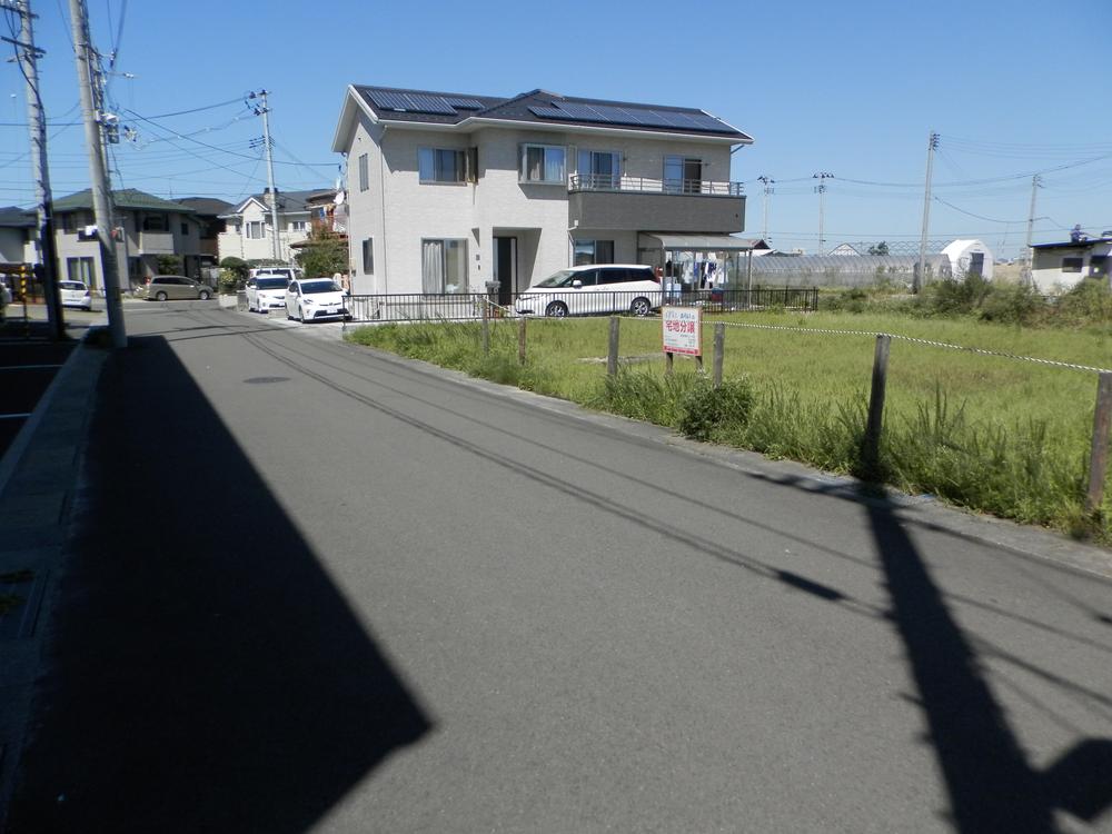 Local photos, including front road. Local (10 May 2013) Shooting