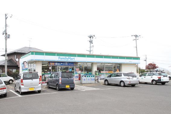 Convenience store. FamilyMart 350m to Wakabayashi Arai shop