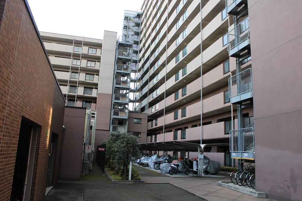 Other common areas. Bike yard (December 2013) Shooting ※ Different building