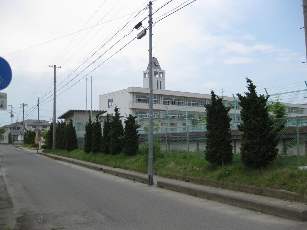 Primary school. Higashifunaoka elementary school