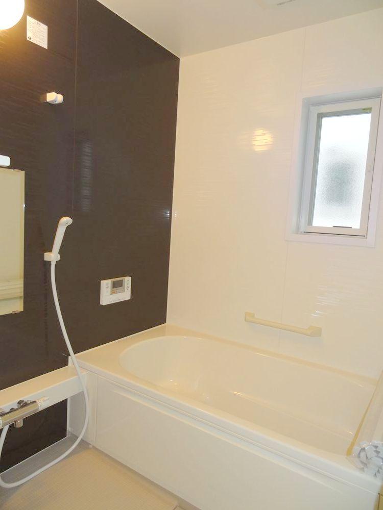 Bathroom. Add 炊給 hot water