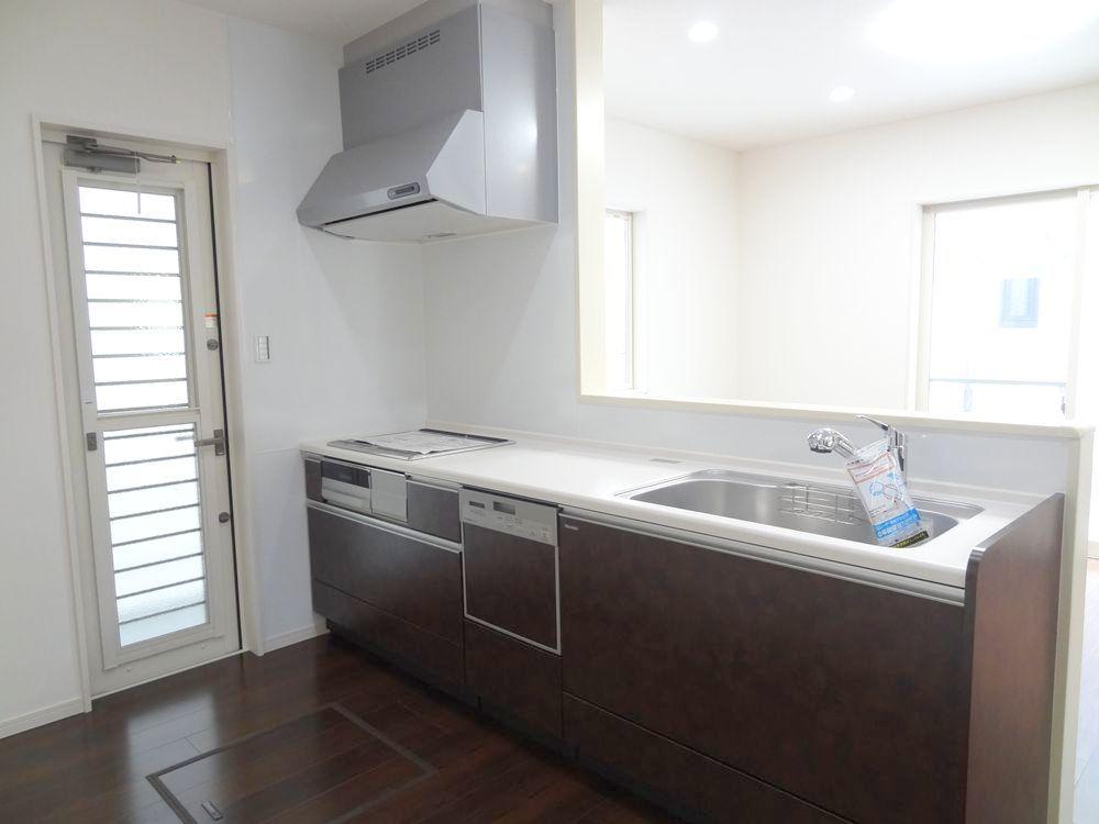 Kitchen. IH cooking heater ・ Dishwasher