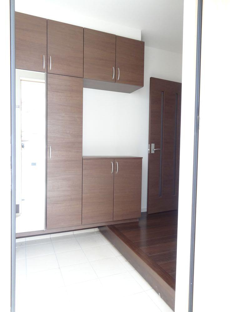 Entrance. Plenty of storage