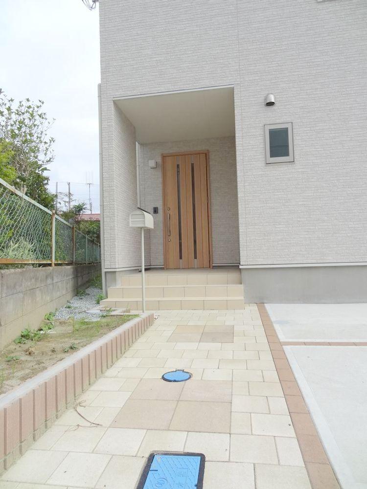 Entrance. Entrance approach