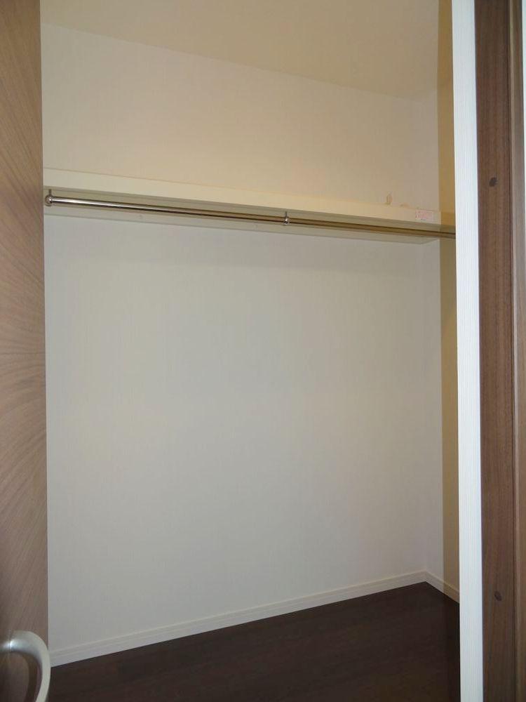 Receipt. Walk-in closet