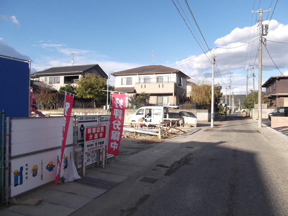 Local photos, including front road. Local (11 May 2013) Shooting