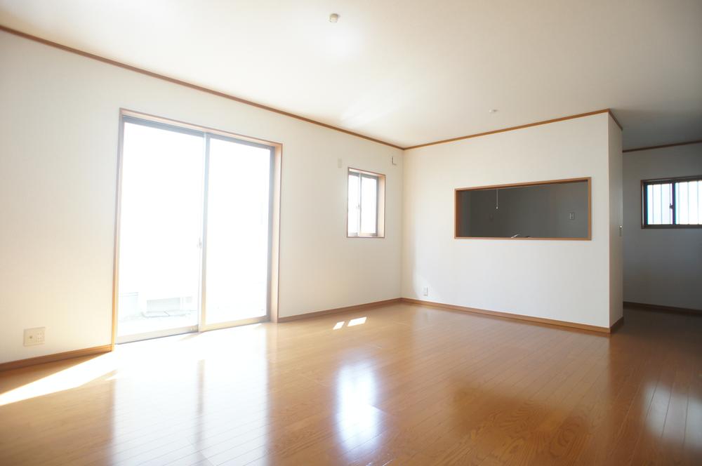 Same specifications photos (living)