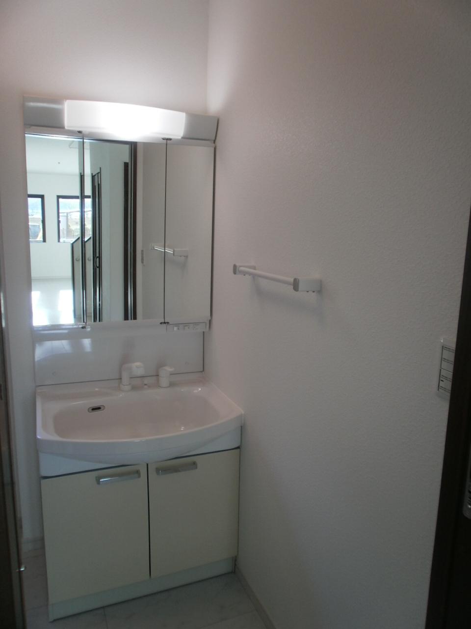 Wash basin, toilet. Indoor (12 May 2013) Shooting