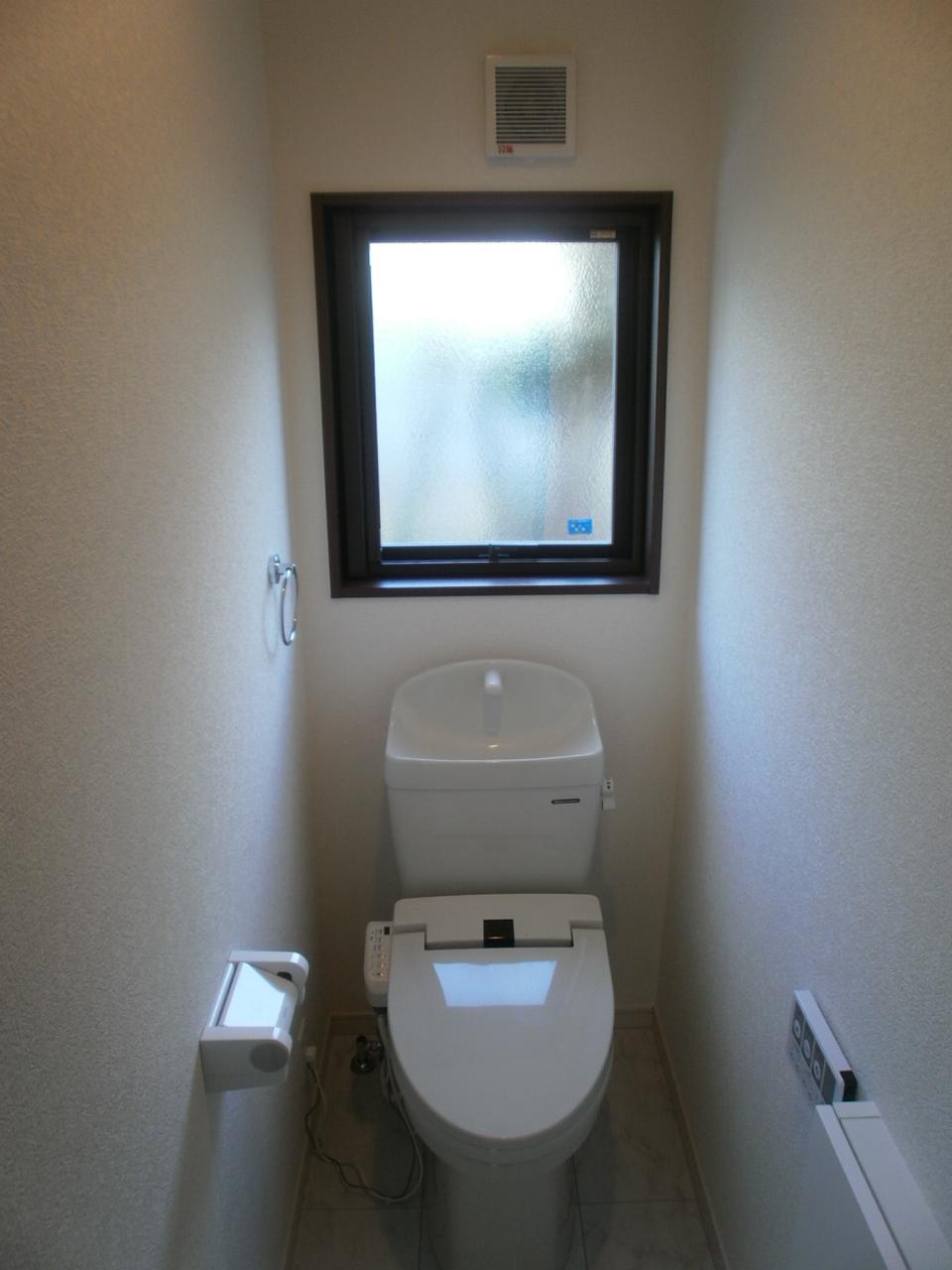 Toilet. First floor toilet (December 2013) Shooting