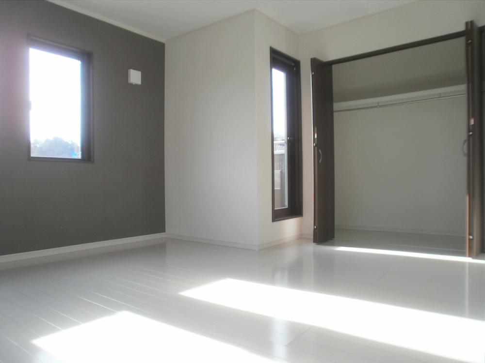 Non-living room. The main bedroom (12 May 2013) Shooting