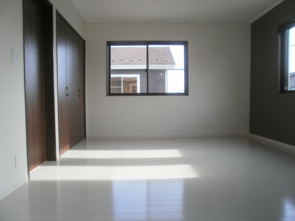 Non-living room. The main bedroom (12 May 2013) Shooting