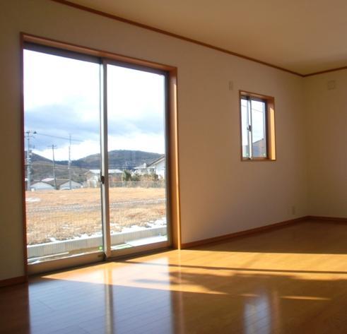 Same specifications photos (living)