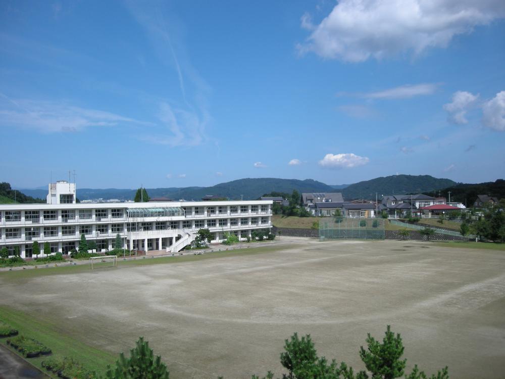 Primary school. Ōgawara stand Okawara to elementary school 959m