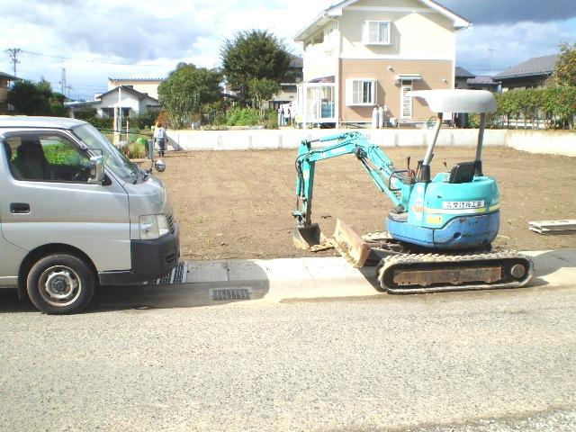 Local photos, including front road. Local (10 May 2013) Shooting