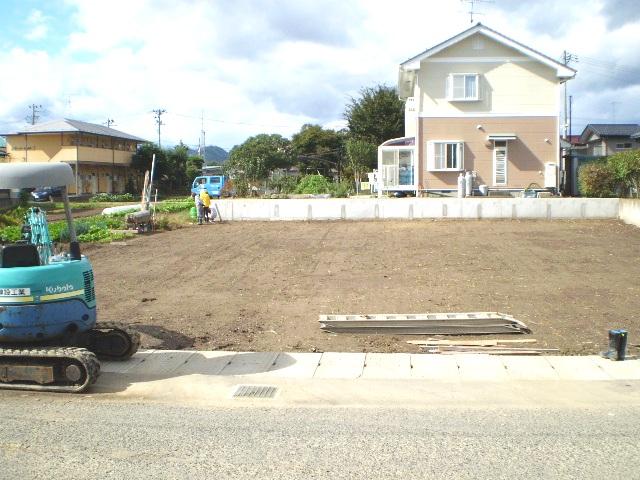 Local photos, including front road. Local (10 May 2013) Shooting