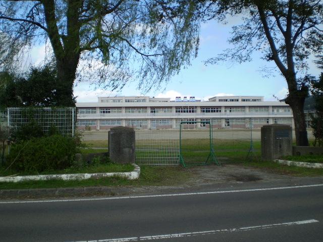Junior high school. Shibata Municipal Tsukinoki until junior high school 1200m
