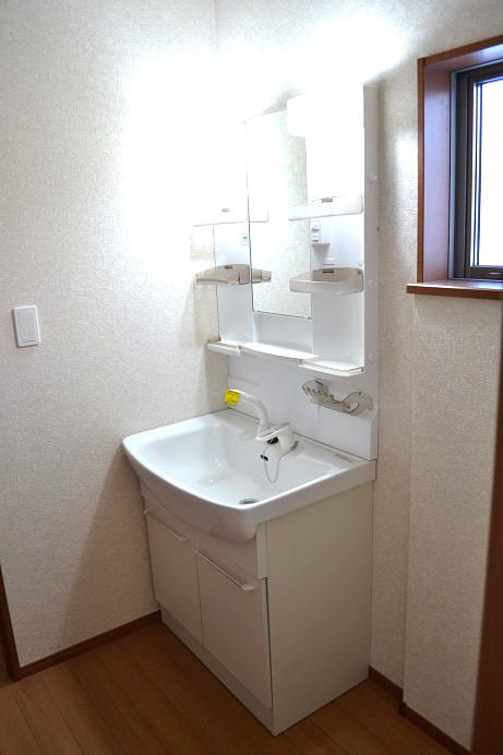 Wash basin, toilet. Same specifications Ceramic surface ball is flat bottom, Not to interfere with the hose-type single lever shower faucet, Cleaning supplies such as buckets and brushes also entire storage wide base cabinet