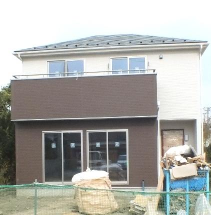 Local photos, including front road. Local (11 May 2013) Shooting