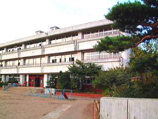 Primary school. Ōgawara 50m to stand Kanagase elementary school