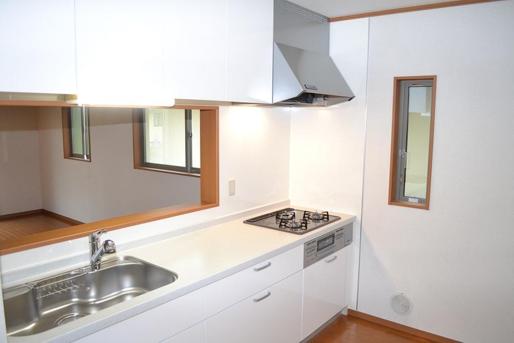 Same specifications photo (kitchen). Same specifications Door is a high-pressure melanin panel, Countertops artificial marble, Gas appliance cleaning a breeze in the enamel top finish (^ 0 ^) / Water purifier integrated hand shower faucet